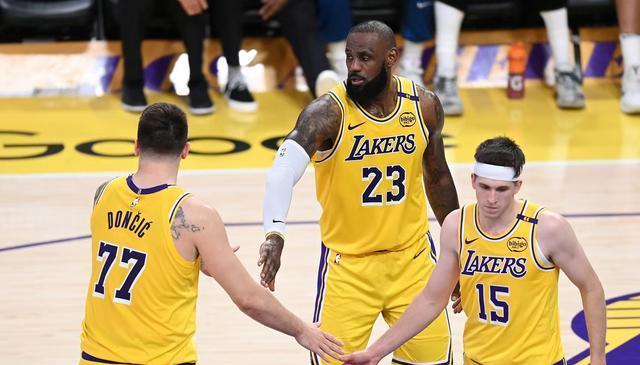 余名观众现 余名观众现