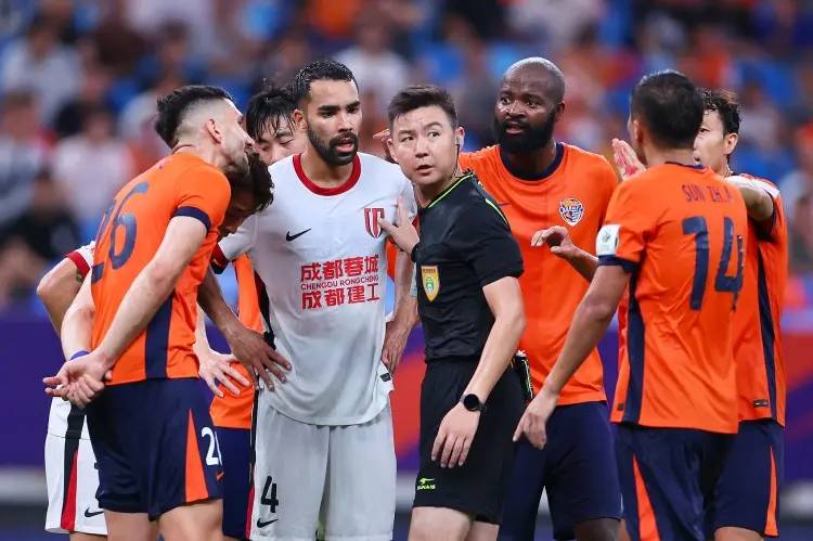 角国脚, 击败喀麦隆, 年夏加盟河 角国脚, 击败喀麦隆, 年夏加盟河