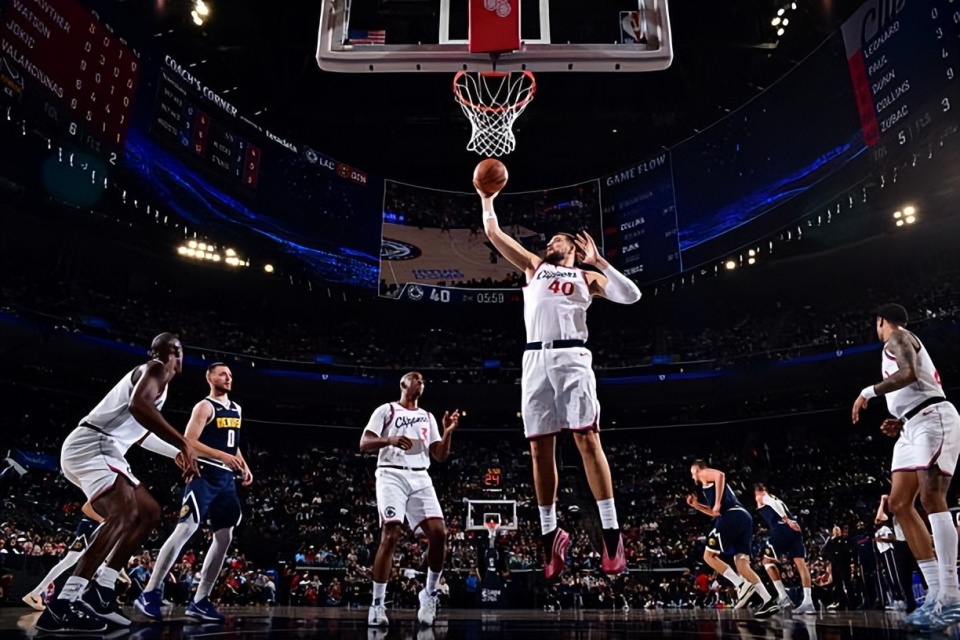 qAH, 他在进攻端, om